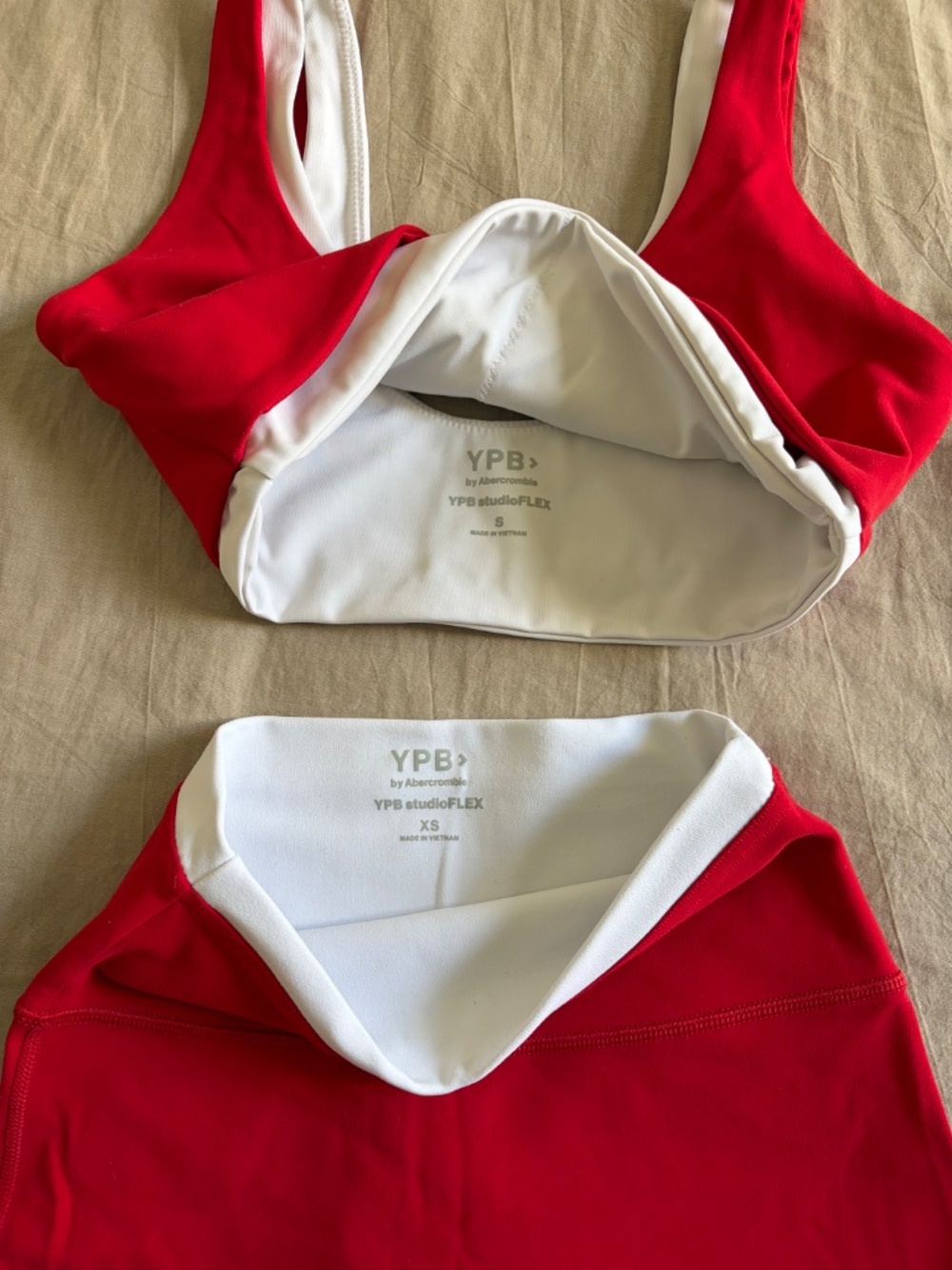 Abercrombie YPB Yoga Set - Picture 3 of 3